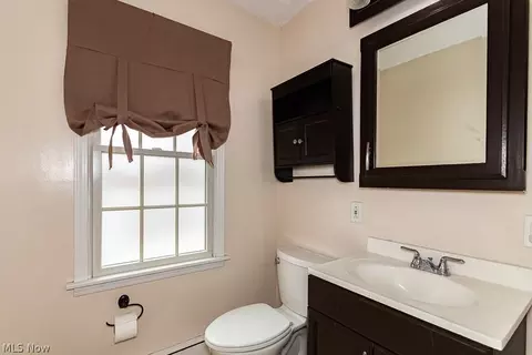 Bath - 1830 Maple St, Wickliffe, OH 44092 photo 4 of 5