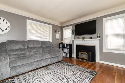 Living - 1830 Maple St, Wickliffe, OH 44092 photo 4 of 5