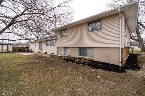 Exterior - 1606 Tower Blvd, Lorain, OH 44053 photo 9 of 12