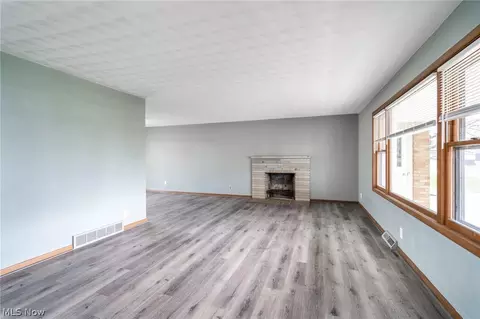 Living - 1606 Tower Blvd, Lorain, OH 44053 photo 1 of 2