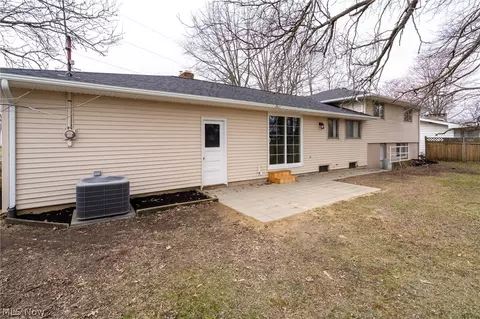 Exterior - 1606 Tower Blvd, Lorain, OH 44053 photo 7 of 12