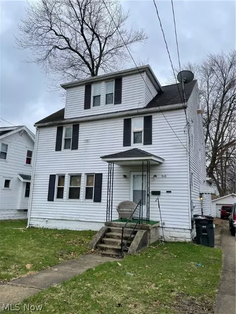 848 Lovers Ln, Akron, OH 44306