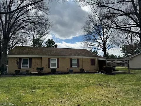 Exterior - 207 E 27th St E, Dover, OH 44622 photo 4 of 6