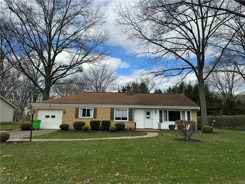 207 E 27th St E, Dover, OH 44622