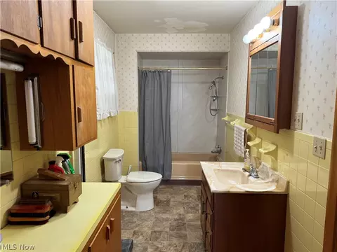 Bath - 207 E 27th St E, Dover, OH 44622 photo 1 of 1