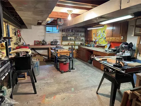 Kitchen - 207 E 27th St E, Dover, OH 44622 photo 4 of 4