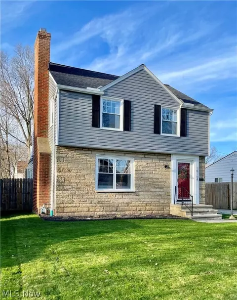 10168 Greenheath Dr, Parma Heights, OH 44130