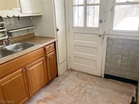 1511 E 248th St, Euclid, OH 44117 photo 9