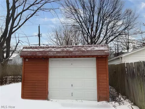 1511 E 248th St, Euclid, OH 44117 photo 5
