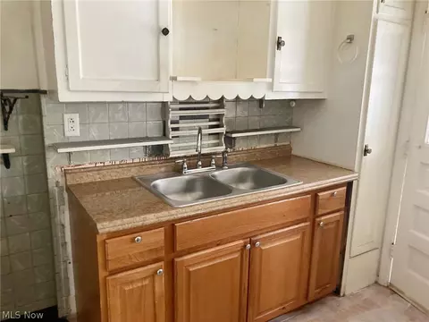 1511 E 248th St, Euclid, OH 44117 photo 8