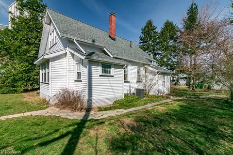 Exterior - 171 E 264th St, Euclid, OH 44132 photo 5 of 9