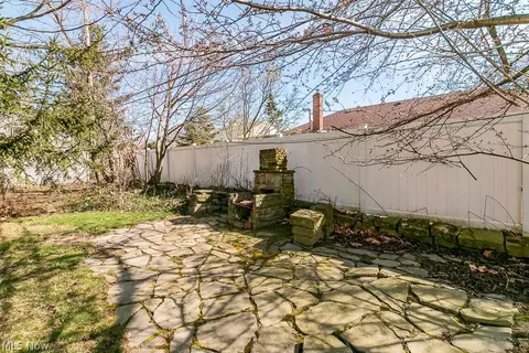 Exterior - 171 E 264th St, Euclid, OH 44132 photo 4 of 9