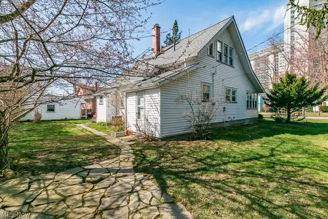 Exterior - 171 E 264th St, Euclid, OH 44132 photo 3 of 9