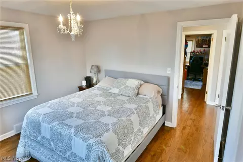 Bedroom - 353 Como St, Struthers, OH 44471 photo 3 of 5