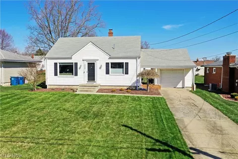 Exterior - 353 Como St, Struthers, OH 44471 photo 2 of 7