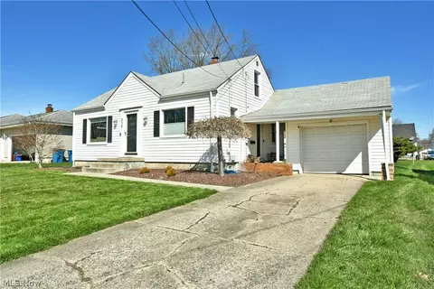 Exterior - 353 Como St, Struthers, OH 44471 photo 3 of 7