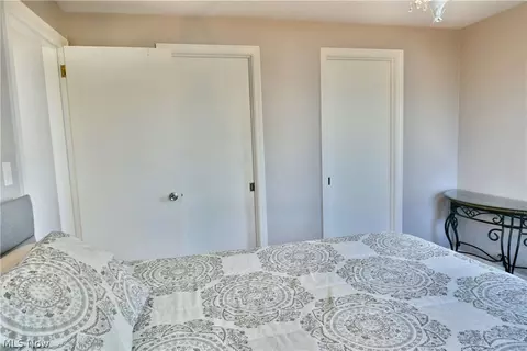 Bedroom - 353 Como St, Struthers, OH 44471 photo 4 of 5