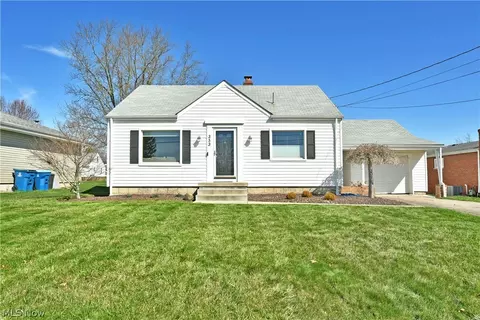353 Como St, Struthers, OH 44471