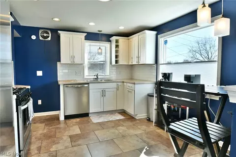Kitchen - 353 Como St, Struthers, OH 44471 photo 1 of 4