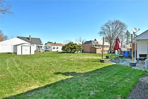 Exterior - 353 Como St, Struthers, OH 44471 photo 6 of 7