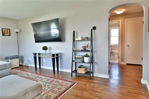Living - 353 Como St, Struthers, OH 44471 photo 3 of 9