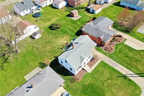 Exterior - 353 Como St, Struthers, OH 44471 photo 4 of 7