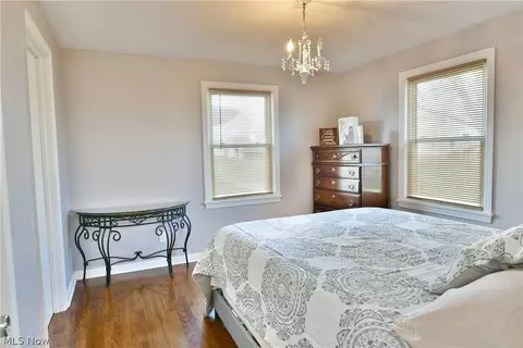 Bedroom - 353 Como St, Struthers, OH 44471 photo 2 of 5