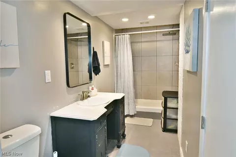 Bath - 353 Como St, Struthers, OH 44471 photo 4 of 4