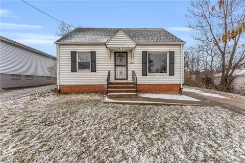 17207 Wayne Dr, Cleveland, OH 44128