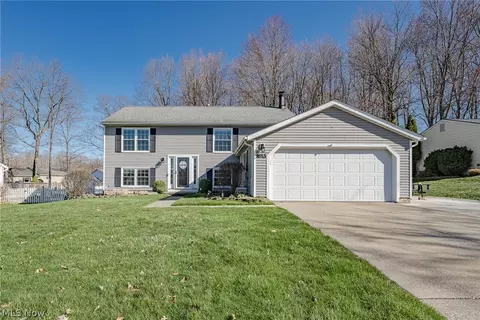 1613 Woodland Ct, Twinsburg, OH 44087