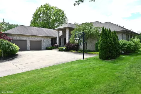 370 Shadydale Dr, Canfield, OH 44406
