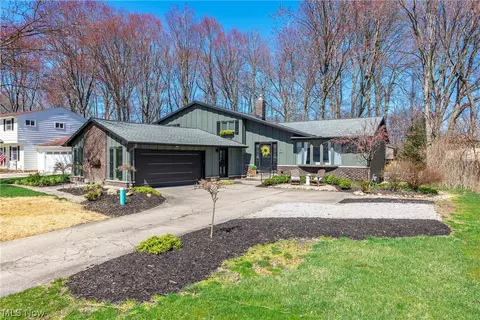 27420 Benwood Cir, North Olmsted, OH 44070