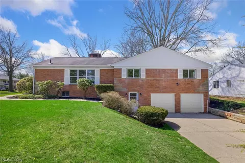 154 Winchester Rd, Fairlawn, OH 44333