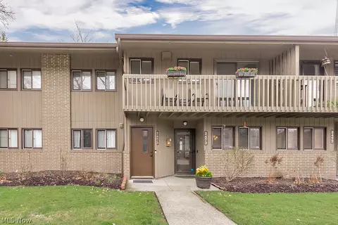 2475 Euclid Heights Blvd, Cleveland Heights, OH 44106