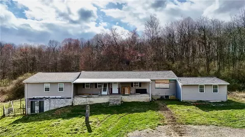 955 Panama Rd SE, Carrollton, OH 44615