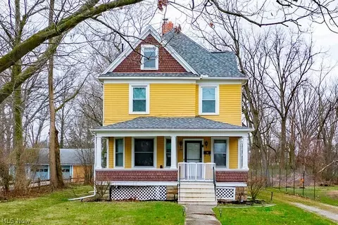 208 N Main St, Oberlin, OH 44074