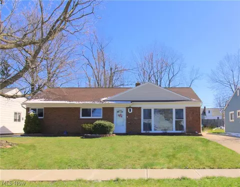 1315 Ranchland Dr, Mayfield Heights, OH 44124