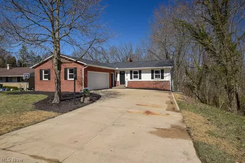615 Brookpark Dr, Cuyahoga Falls, OH 44223