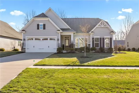 7381 Greenlawn Dr, North Ridgeville, OH 44039
