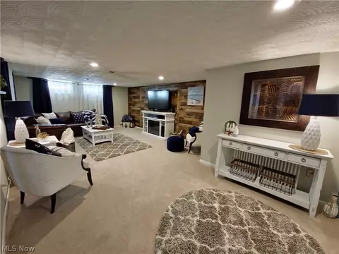 Living - 1681 Rush Rd, Wickliffe, OH 44092 photo 3 of 5
