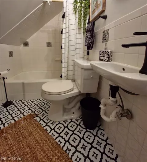 Bath - 1681 Rush Rd, Wickliffe, OH 44092 photo 4 of 4