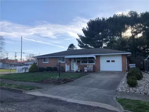 1212 N Main St, Uhrichsville, OH 44683