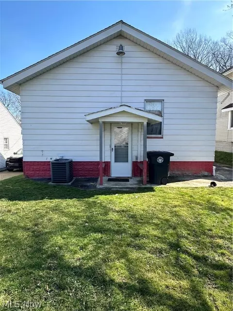 Exterior - 1284 Murray Ave, Akron, OH 44310 photo 3 of 5