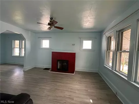 Living - 1284 Murray Ave, Akron, OH 44310 photo 1 of 2