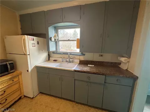 Kitchen - 1284 Murray Ave, Akron, OH 44310 photo 1 of 1