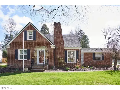 85 Waldorf Dr, Akron, OH 44313