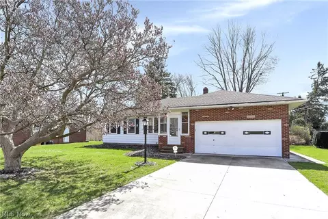 25823 W Ranchview Ave, North Olmsted, OH 44070