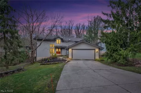 6727 Almond Walcott Ct, Brecksville, OH 44141