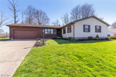1585 Hemlock Dr, Ashtabula, OH 44004