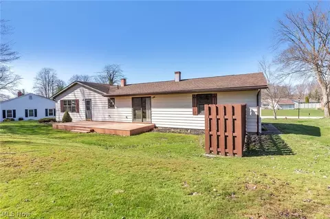 Exterior - 1585 Hemlock Dr, Ashtabula, OH 44004 photo 5 of 6